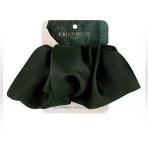 NWT ⚜️💚⚜️ KRISTIN ESS Oversized Satin Scrunchie in Emerald